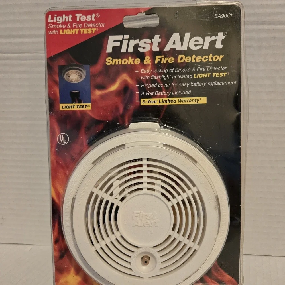 First Alert Smoke Detector Flashlight test Kitchen 5‎ year Alarm Life NIP